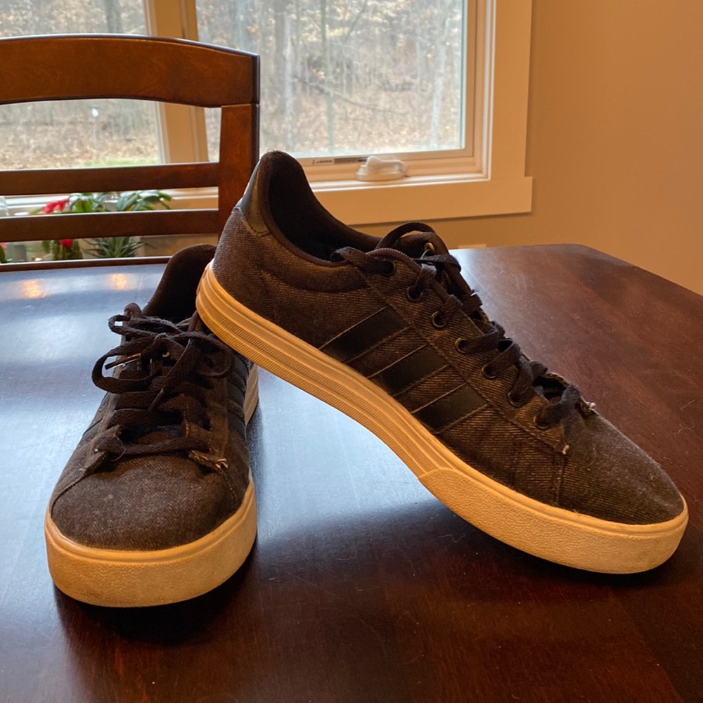 Adidas Mens 10 sneakers black